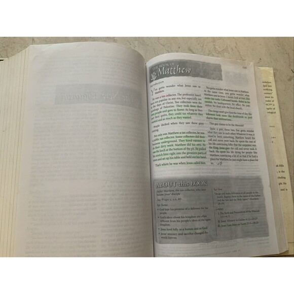 THE DEVOTIONAL BIBLE: EXPERIENCING THE HEART OF JESUS By Max Lucado - Hardcover - Picture 10 of 13